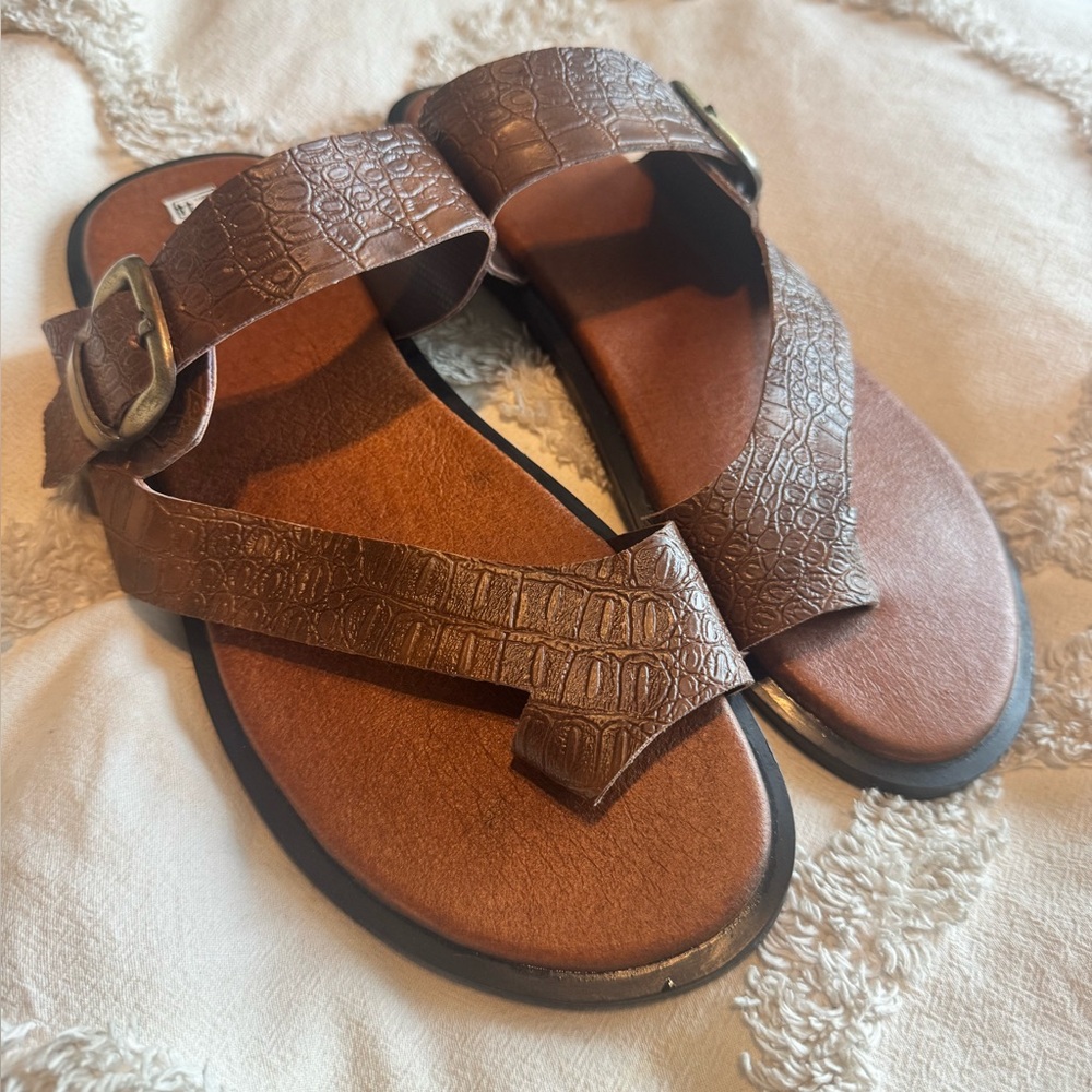 Brown Crocodile Pattern Colombian Sandals size 11